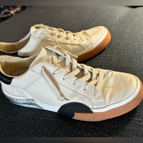 DV Dolce Vita women’s casual comfortable sneaker size 6.5 worn only a few times. - Picture 4 of 11
